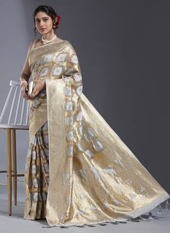 Grab These Fastival Wear Saree in Fine Colored.These Saree And Blouse is Fabricated On Satin Silk.Its Beautified With Wevon Designer Work.