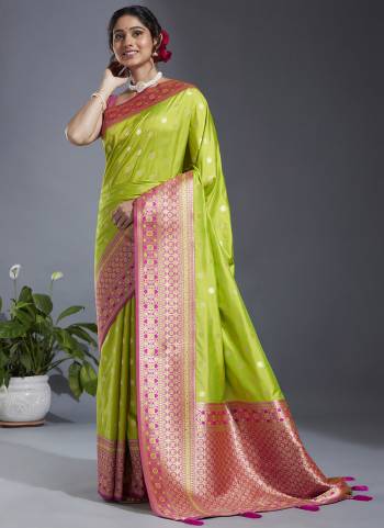 Grab These Fastival Wear Saree in Fine Colored.These Saree And Blouse is Fabricated On Satin Silk.Its Beautified With Wevon Banarasi Designer Work.