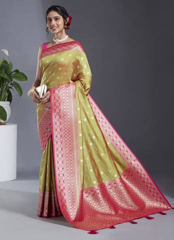 Grab These Fastival Wear Saree in Fine Colored.These Saree And Blouse is Fabricated On Satin Silk.Its Beautified With Wevon Banarasi Designer Work.