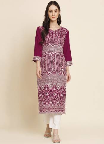 Attrective Looking These Beautiful Looking Readymade Long Kurti.These Kurti is Fabricated On Butter Crepe.Its Beautified With Designer Thread Embroidery Work.