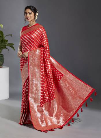 Grab These Fastival Wear Saree in Fine Colored.These Saree And Blouse is Fabricated On Satin Silk.Its Beautified With Wevon Banarasi Designer Work.