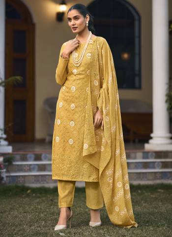 Garb These Suit in Fine Colored Pair With Bottom And Dupatta.These Top Are Cambric Cotton And Dupatta Are Fabricated On Cotton Mal Pair With Cambric Cotton Bottom.Its Beautified With Designer Position Printed With Thread Embroidery Work.