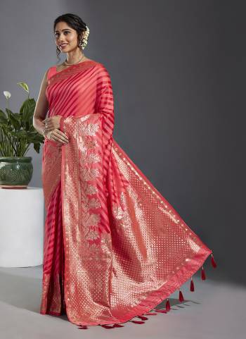 Grab These Party Wear Saree in Fine Colored.These Saree And Blouse is Fabricated On Banarasi Silk.Its Beautified With Wevon Designer Work.