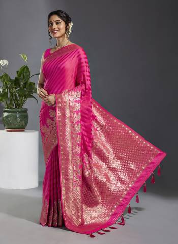 Grab These Party Wear Saree in Fine Colored.These Saree And Blouse is Fabricated On Banarasi Silk.Its Beautified With Wevon Designer Work.