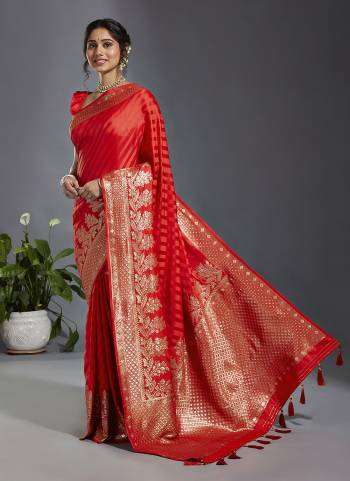 Grab These Party Wear Saree in Fine Colored.These Saree And Blouse is Fabricated On Banarasi Silk.Its Beautified With Wevon Designer Work.