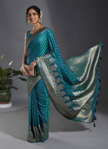 Grab These Party Wear Saree in Fine Colored.These Saree And Blouse is Fabricated On Banarasi Silk.Its Beautified With Wevon Designer Work.