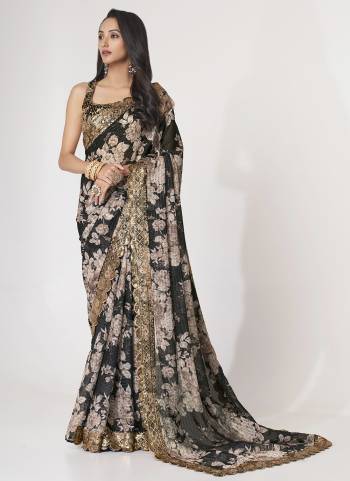 Garb These Party Wear Saree in Fine Colored.These Saree Are Organza And Blouse is Fabricated On Organza.Its Beautified With Designer Digital Printed With Sequance Embroidery Work.