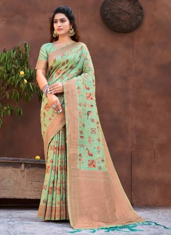 Looking These Party Wear Saree in Fine Colored.These Saree And Blouse is Fabricated On Banarasi Silk.Its Beautified With Weavon Multy Thread Designer.