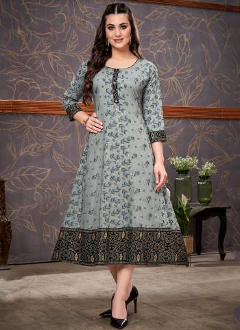 Attrective Looking These Beautiful Looking Readymade Long Kurti.These Kurti is Fabricated On Rayon.Its Beautified With Designer Printed.