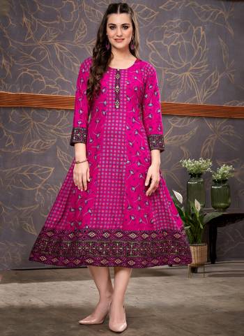 Attrective Looking These Beautiful Looking Readymade Long Kurti.These Kurti is Fabricated On Rayon.Its Beautified With Designer Printed.