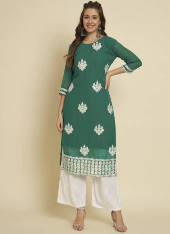 Attrective These Beautiful Looking Readymade Long Kurti.These Kurti is Fabricated On Georgette.Its Beautified With Designer Thread Embroidery Work.