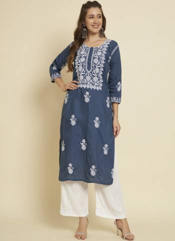 Attrective These Beautiful Looking Readymade Long Kurti.These Kurti is Fabricated On Cotton Slub.Its Beautified With Designer Thread Embroidery Work.