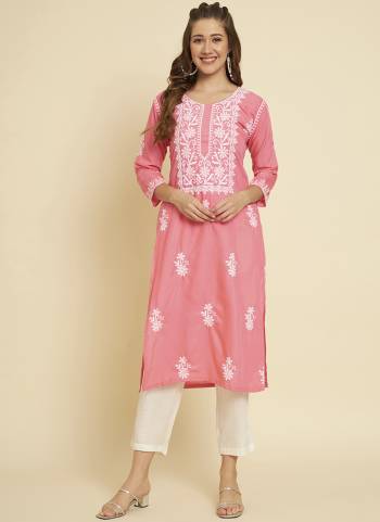 Attrective These Beautiful Looking Readymade Long Kurti.These Kurti is Fabricated On Cotton Slub.Its Beautified With Designer Thread Embroidery Work.