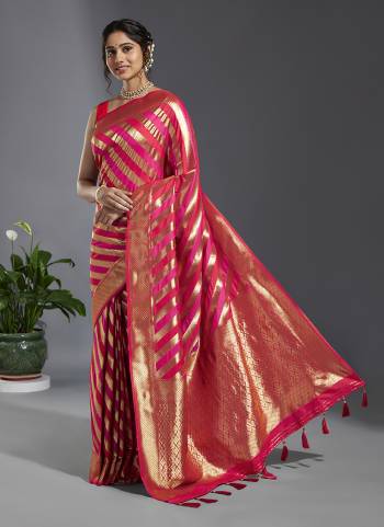 Grab These Party Wear Saree in Fine Colored.These Saree And Blouse is Fabricated On Banarasi Silk.Its Beautified With Wevon Designer Work.