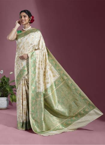 Grab These Party Wear Saree in Fine Colored.These Saree And Blouse is Fabricated On Banarasi Silk.Its Beautified With Wevon Designer Work.