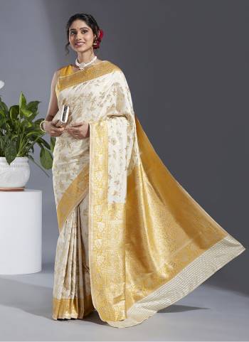 Grab These Party Wear Saree in Fine Colored.These Saree And Blouse is Fabricated On Banarasi Silk.Its Beautified With Wevon Designer Work.