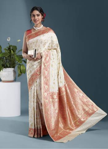 Grab These Party Wear Saree in Fine Colored.These Saree And Blouse is Fabricated On Banarasi Silk.Its Beautified With Wevon Designer Work.