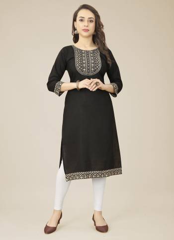 Attrective These Beautiful Looking Readymade Long Kurti.These Kurti is Fabricated On Cotton.Its Beautified With Designer Thread Embroidery Work.