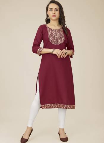 Attrective These Beautiful Looking Readymade Long Kurti.These Kurti is Fabricated On Cotton.Its Beautified With Designer Thread Embroidery Work.