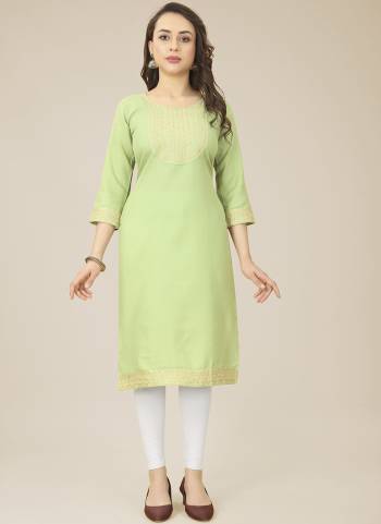 Attrective These Beautiful Looking Readymade Long Kurti.These Kurti is Fabricated On Cotton.Its Beautified With Designer Thread Embroidery Work.