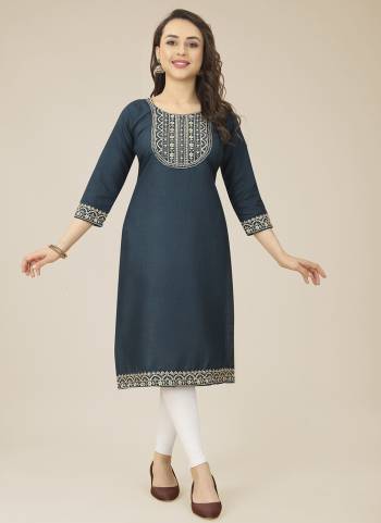 Attrective These Beautiful Looking Readymade Long Kurti.These Kurti is Fabricated On Cotton.Its Beautified With Designer Thread Embroidery Work.