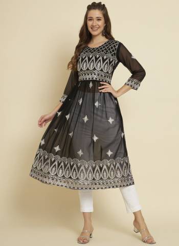 Attrective These Beautiful Looking Readymade Anarkali Kurti.These Kurti is Fabricated On Georgette.Its Beautified With Designer Thread Embroidery Work.