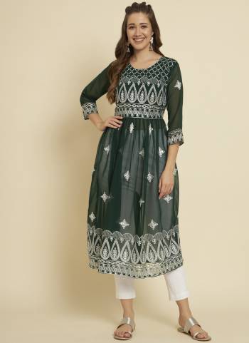 Attrective These Beautiful Looking Readymade Anarkali Kurti.These Kurti is Fabricated On Georgette.Its Beautified With Designer Thread Embroidery Work.