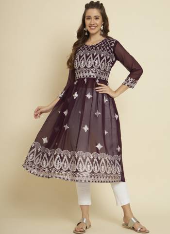 Attrective These Beautiful Looking Readymade Anarkali Kurti.These Kurti is Fabricated On Georgette.Its Beautified With Designer Thread Embroidery Work.