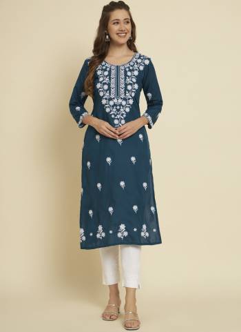 Attrective These Beautiful Looking Readymade Long Kurti.These Kurti is Fabricated On Cotton Slub.Its Beautified With Designer Thread Embroidery Work.