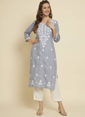 Attrective These Beautiful Looking Readymade Long Kurti.These Kurti is Fabricated On Cotton Slub.Its Beautified With Designer Thread Embroidery Work.