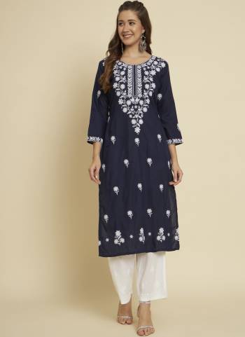 Attrective These Beautiful Looking Readymade Long Kurti.These Kurti is Fabricated On Cotton Slub.Its Beautified With Designer Thread Embroidery Work.