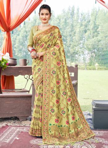 Looking These Party Wear Saree in Fine Colored.These Saree And Blouse is Fabricated On Banarasi Silk.Its Beautified With Weavon Multy Thared Designer.