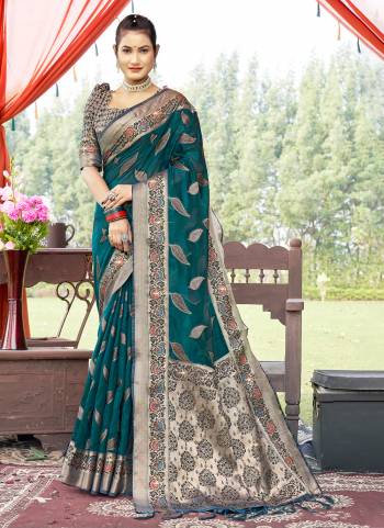 Looking These Party Wear Saree in Fine Colored.These Saree And Blouse is Fabricated On Organza.Its Beautified With Weavon Multy Thared Designer.