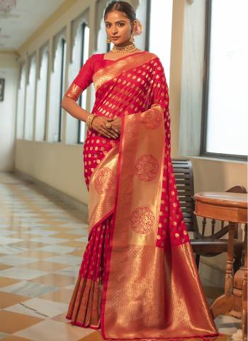 Garb These Party Wear Saree in Fine Colored.These Saree And Blouse is Fabricated On Banarasi Silk.Its Beautified With Heavy Weaving Jari Designer.