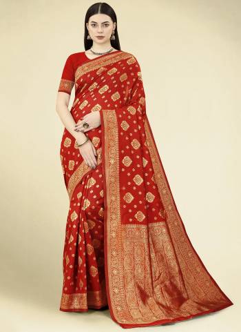 Garb These Party Wear Saree in Fine Colored.These Saree And Blouse is Banarasi Silk Fabricated.Its Beautified With Wevon Designer.