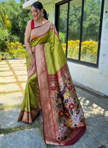 Attrective These Party Wear Paithani Saree With Contrast Blouse in Fine Colored.These Saree And Blouse is Fabricated On Soft Silk.Its Beautified With Weavon Paithani Designer.