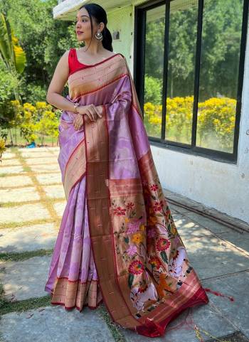 Attrective These Party Wear Paithani Saree With Contrast Blouse in Fine Colored.These Saree And Blouse is Fabricated On Soft Silk.Its Beautified With Weavon Paithani Designer.