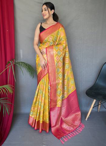 Garb These Party Wear Saree With Blouse in Fine Colored.These Saree And Blouse is Fabricated On Tissue Silk.Its Beautified With Weavon Jari & Multy Color Designer.