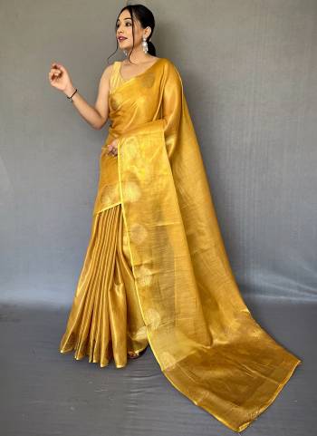 Garb These Party Wear Saree With Blouse in Fine Colored.These Saree And Blouse is Fabricated On Tissue Silk.Its Beautified With Heavy Weavon Jari,Rich Pallu Designer.