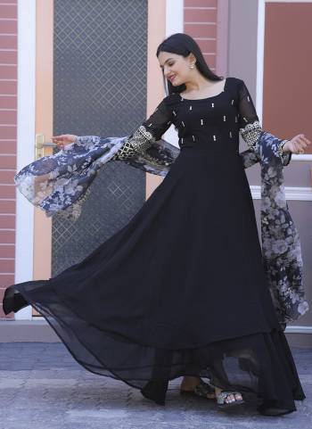 Attrective Looking These Beautiful Looking Readymade Gown With Dupatta.These Gown is Fabricated On Faux Georgette And Dupatta Are Organza.Its Beautified With Designer Floral Printed With Embroidery Work.