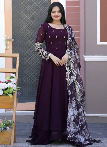 Attrective Looking These Beautiful Looking Readymade Gown With Dupatta.These Gown is Fabricated On Faux Georgette And Dupatta Are Organza.Its Beautified With Designer Floral Printed With Embroidery Work.