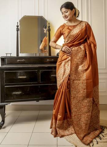 Attrective These Party Wear Saree in Fine Colored.These Saree And Blouse is Fabricated On Handloom Raw Silk.Its Beautified With Weavon Rich Pallu Designer.