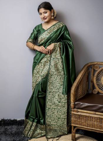 Attrective These Party Wear Saree in Fine Colored.These Saree And Blouse is Fabricated On Handloom Raw Silk.Its Beautified With Weavon Rich Pallu Designer.