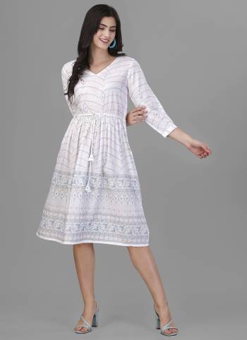 Grab These Beautiful Looking ReadymadeTunics Kurti.These Kurti is Fabricated On Viscose Rayon.Its Beautified With Designer Foil Prited.