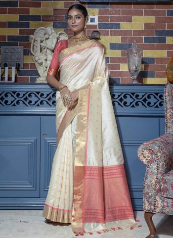 Garb These Party Wear Saree in Fine Colored.These Saree And Blouse is Fabricated On Tussar Silk.Its Beautified With Weaving Bandhni Style Designer.