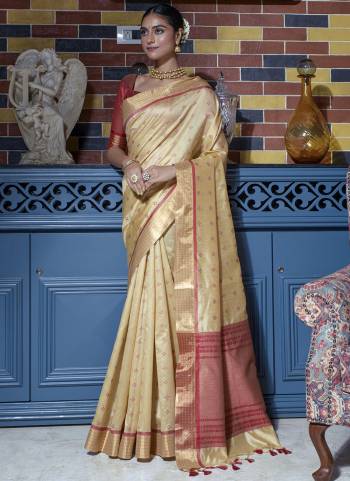 Garb These Party Wear Saree in Fine Colored.These Saree And Blouse is Fabricated On Tussar Silk.Its Beautified With Weaving Bandhni Style Designer.