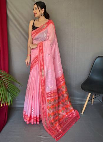 Garb These Party Wear Saree With Blouse in Fine Colored.These Saree And Blouse is Fabricated On Linen Cotton.Its Beautified With Heavy Weavon Chap Border,Ikkat Designer.