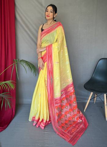 Garb These Party Wear Saree With Blouse in Fine Colored.These Saree And Blouse is Fabricated On Linen Cotton.Its Beautified With Heavy Weavon Chap Border,Ikkat Designer.