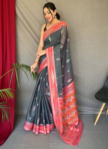 Garb These Party Wear Saree With Blouse in Fine Colored.These Saree And Blouse is Fabricated On Linen Cotton.Its Beautified With Heavy Weavon Chap Border,Ikkat Designer.