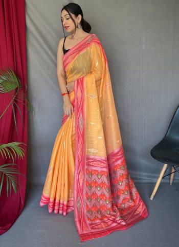 Garb These Party Wear Saree With Blouse in Fine Colored.These Saree And Blouse is Fabricated On Linen Cotton.Its Beautified With Heavy Weavon Chap Border,Ikkat Designer.